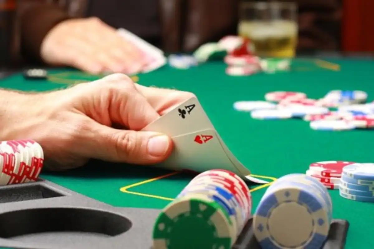 Đánh bài casino